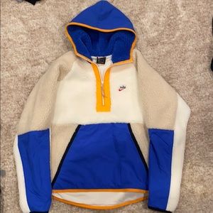 Pull over hoodie